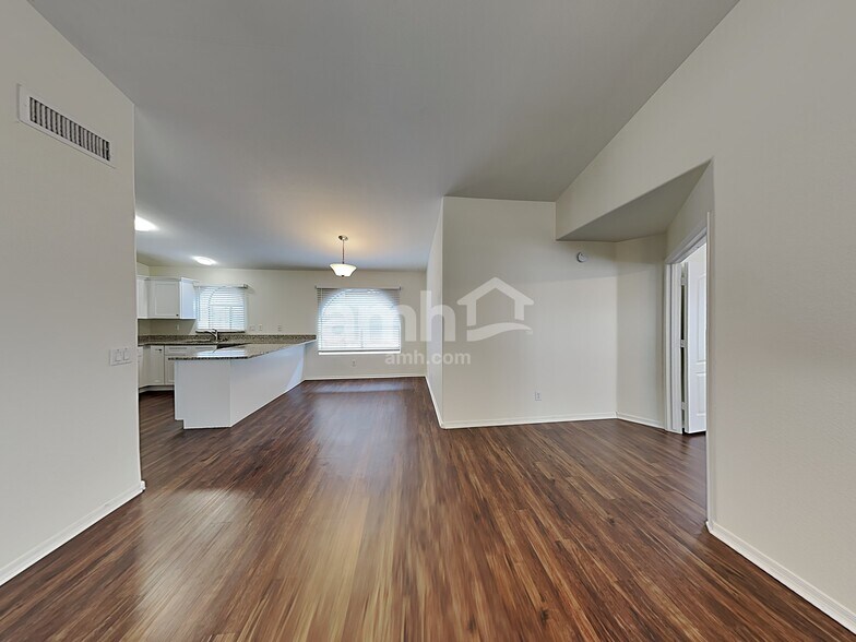 Building Photo - 9803 E Olla Ave