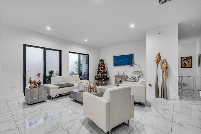 Building Photo - 4363 NW 81st Ave