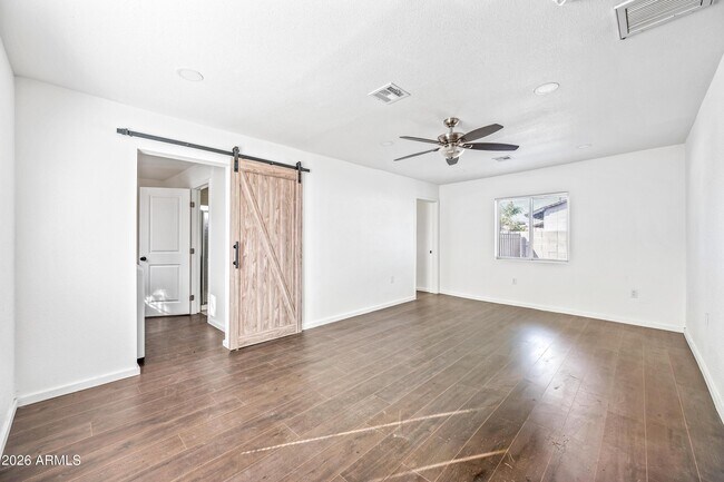 Building Photo - 330 N 15th St