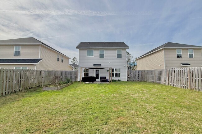 Building Photo - AVAILABLE EARLY MAY 2026! (Pet Friendly)