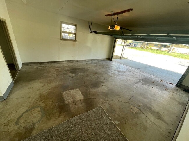 Building Photo - 957 N Redbarn Ln