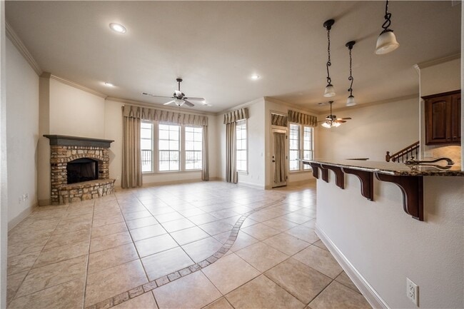 Building Photo - 3778 Prince Philipe St