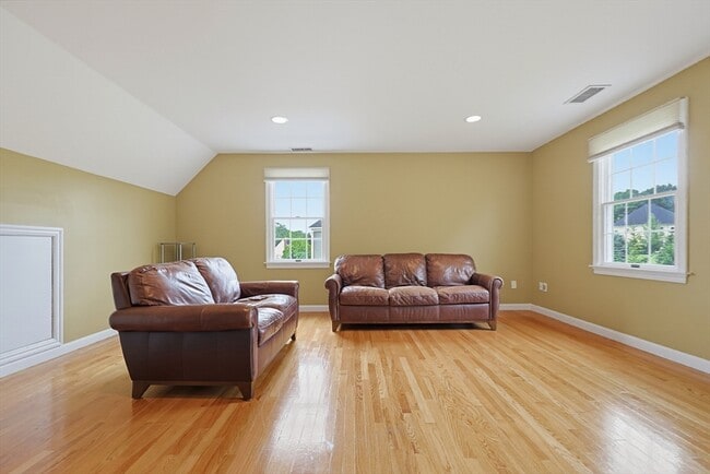 Building Photo - 6 Waterville Ln