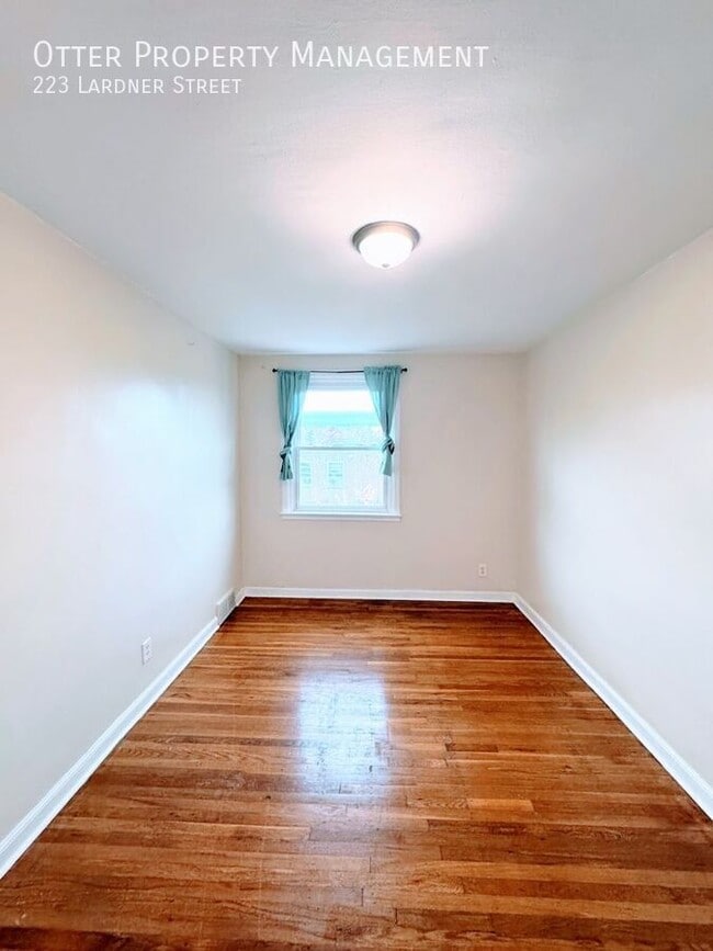 Building Photo - 223 Lardner St