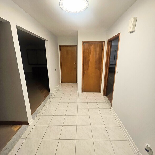 HALLWAY - 109 Rockwell St