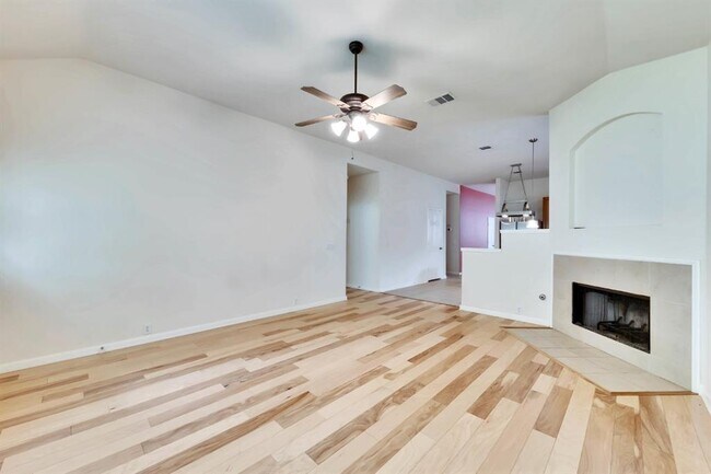Building Photo - 2133 Paradise Ridge Dr