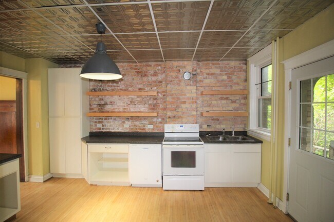 Kitchen - 2032 Jefferson St