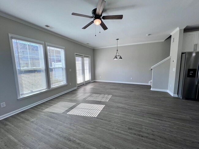 Building Photo - 3 bed/2.5 bath at end unit townhome in Berkeley Walk at Savannah Quarters with garage