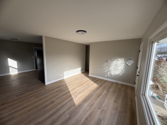 Building Photo - 580 Edgewood Dr