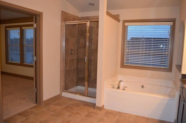 Building Photo - 665 Township Cir