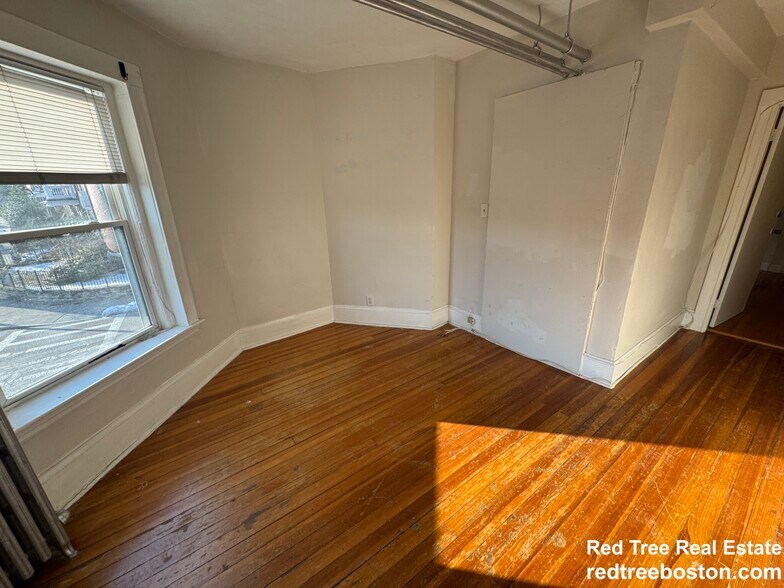 Building Photo - 1726 Commonwealth Ave