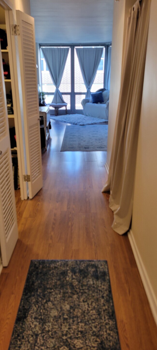 Building Photo - 21 W Goethe St