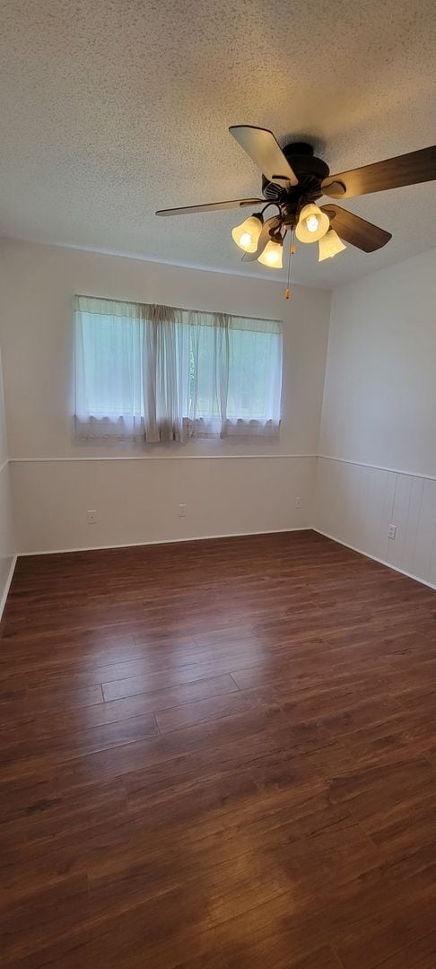 Building Photo - Gorgeous 3 bedroom/1.5 bath home!