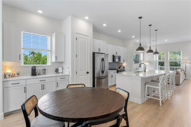 Building Photo - 114-121 21st St N