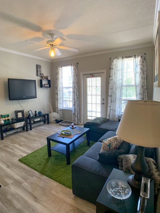 Building Photo - Great 1 Bedroom / 1 Bathroom Condo in Downtown Orlando!