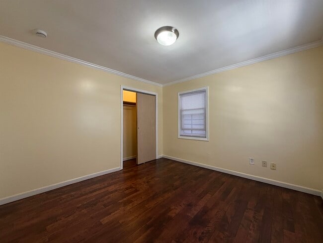 Building Photo - 77 Hutton St