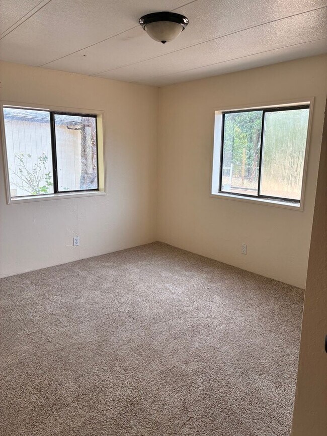 Building Photo - Fully Remodeled 5 Bedroom Home on 1 Acre with Shop, RV Parking & Stunning Views In Shady Cove