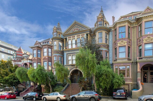 Building Photo - Top-Floor, Remodeled 5BR/2.5BA Victorian Flat, Pet Friendly, Steps from Alamo Square