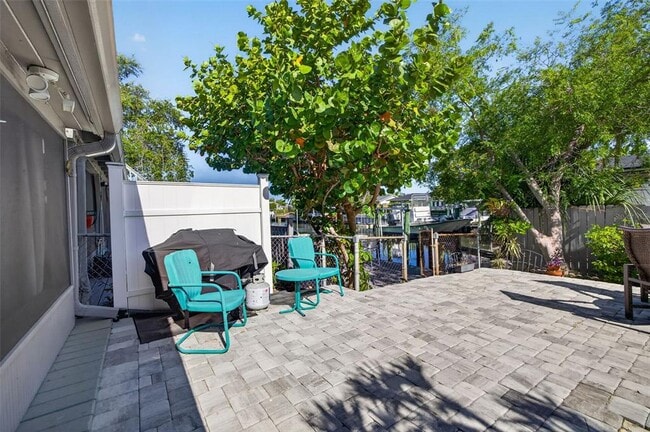 Building Photo - 8705 Bay Pointe Dr
