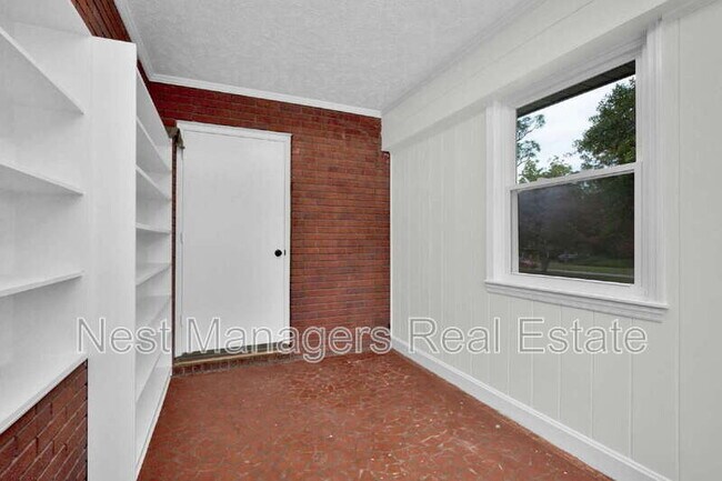 Building Photo - 301 Fairfield Rd
