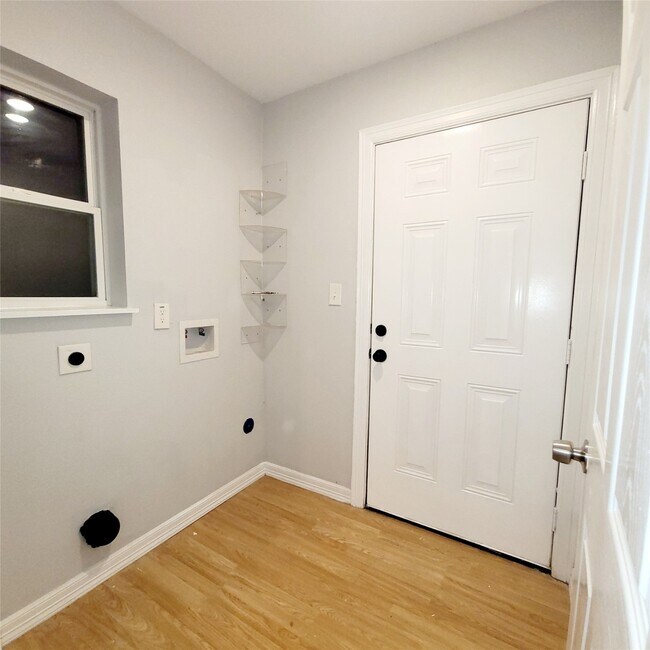 Primary Photo - 7608 E Magnolia St