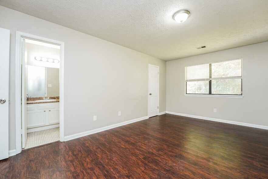 Building Photo - 488 Carillon Ln