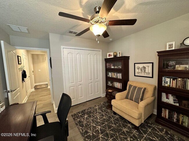 Building Photo - 117 Dovetail Cir