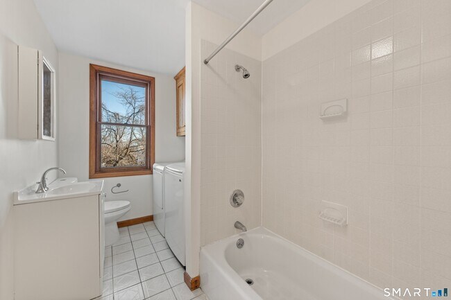 Building Photo - 275 Jennings Rd