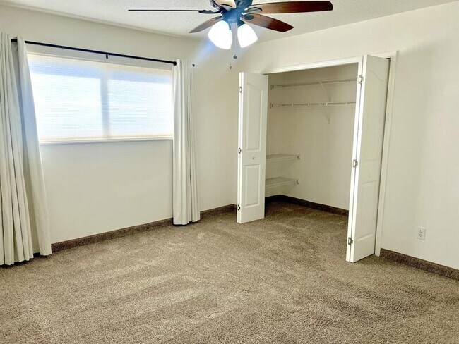 Building Photo - 465 Meadowlark Ln