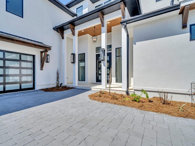 Building Photo - 330 Kelly Plantation Dr