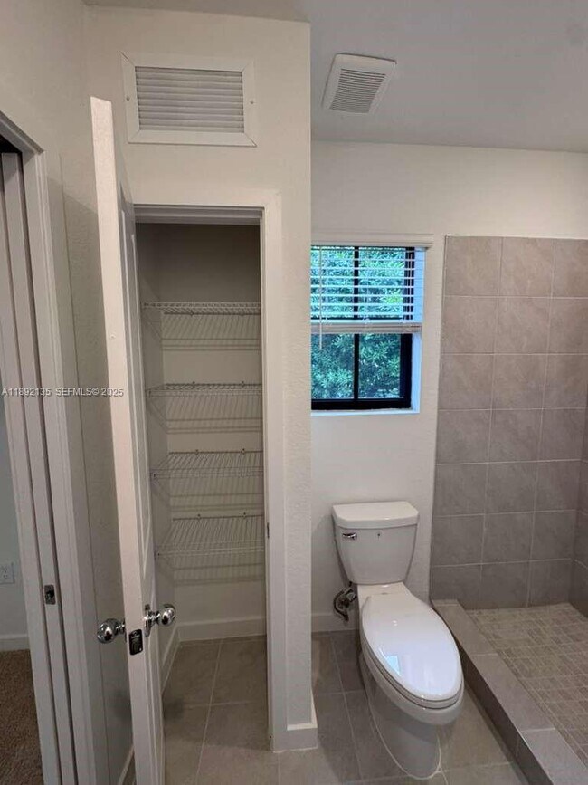 Building Photo - 1549 NE 3rd Ave