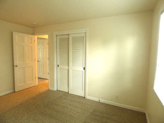 Building Photo - Rent Special: 1/2 Off April's Rent!! 3 bed 2 bath Home in North Salem