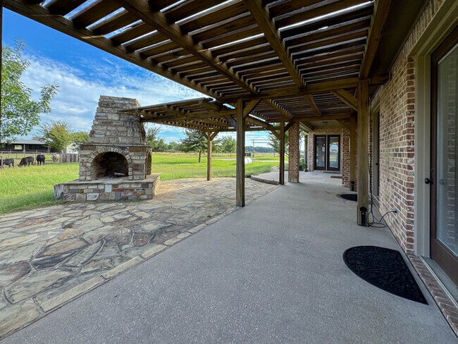 Building Photo - 1559 E Blackjack Rd E