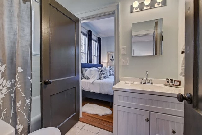 Building Photo - 518 Lamar Ave