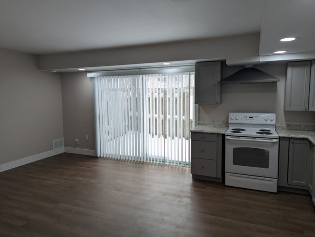 Building Photo - 3403 Kenbrooke Ct