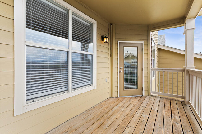 Building Photo - 6021 Castlegate Dr W