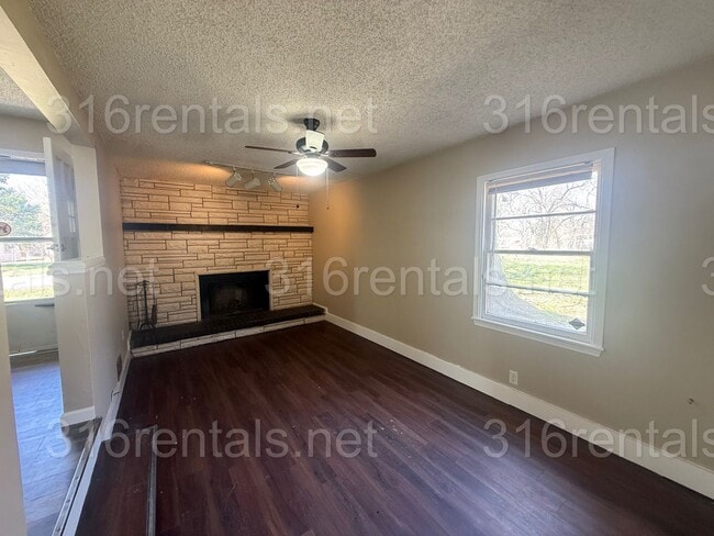 Building Photo - $1445 - 4 bedroom/ 2 bathroom - Single Family Home