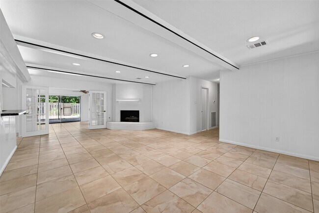 Building Photo - 6222 Creekbend Dr