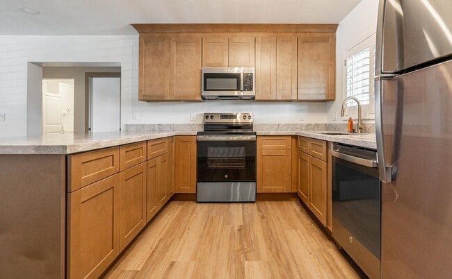 Building Photo - 5739 W Monte Vista Rd