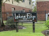 Building Photo - 612 S Kenilworth Pkwy