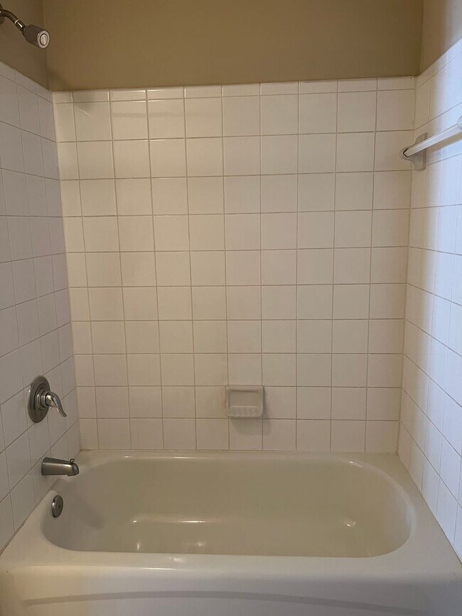 Building Photo - Two bedroom two bath second floor unit