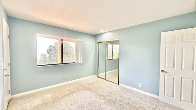 Building Photo - Beautiful Scenic Country Property with Vie...