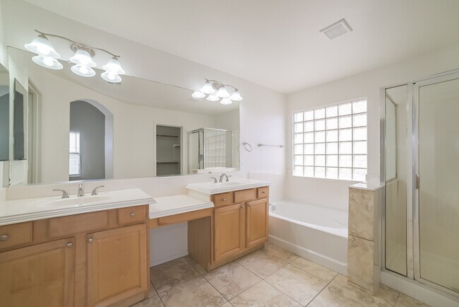 Building Photo - 6518 W Red Fox Rd