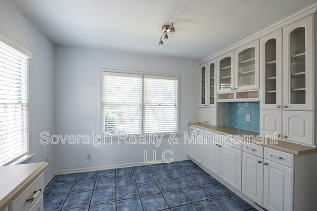 Building Photo - 1205 Spring Valley Ln NE