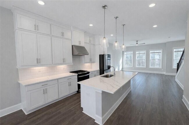 Building Photo - 1375 Walking Wy