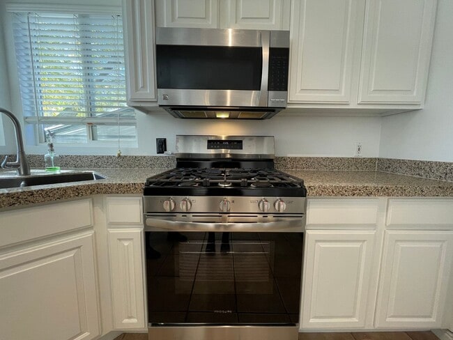 Building Photo - Beautifully Updated Home in South Jordan!