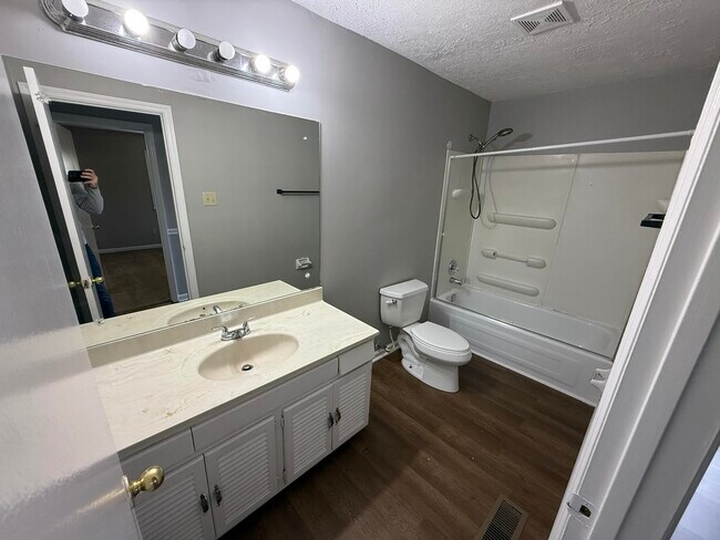 Building Photo - 2801 Winter Garden