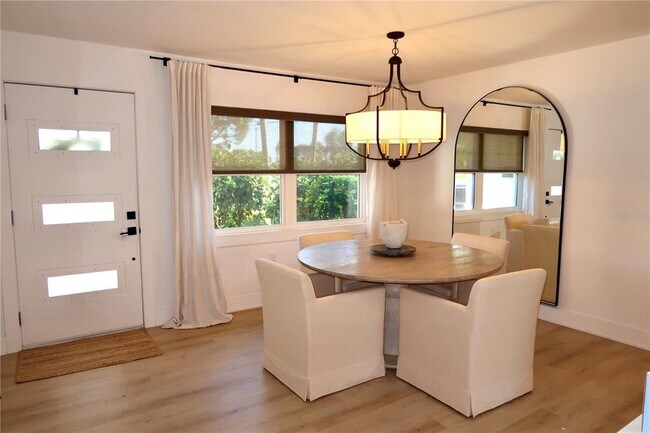 Building Photo - 9484 Treasure Ln NE