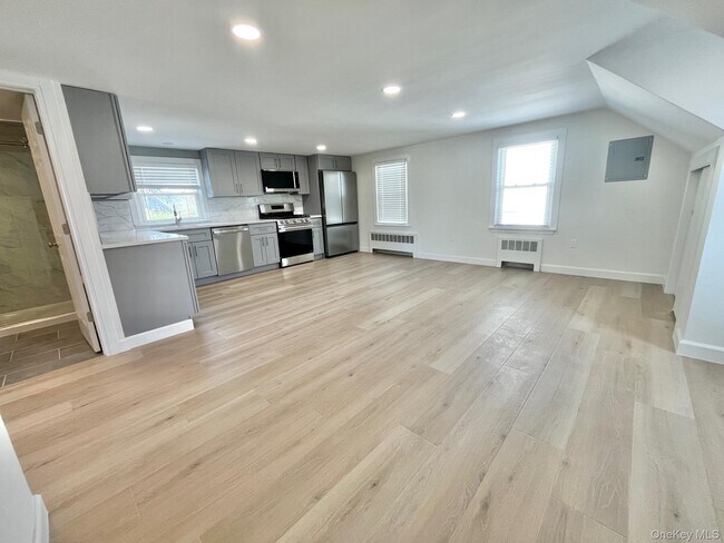 Building Photo - 237 Woodland Ave