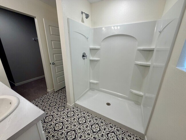 Building Photo - 1353 Reynolds St